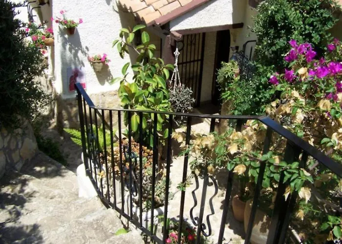 Laura Las Flores